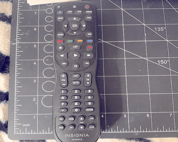 Insignia NS-RMT415 Universal Remote User Guide Insignia NS-RMT415-featured