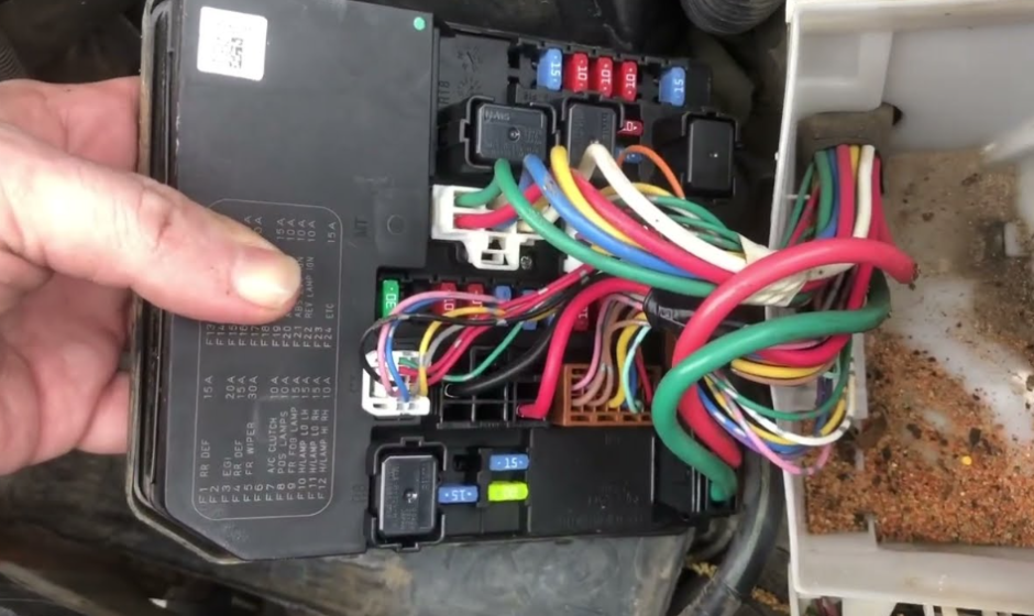 Nissan Versa Fuse Box Location and Circuit Details-featured2