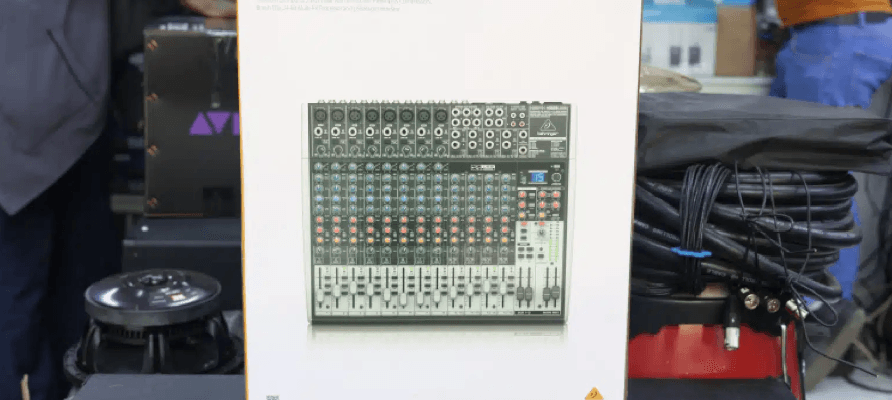 Behringer Xenyx X2222USB Bus Mixer User Manuals-feat