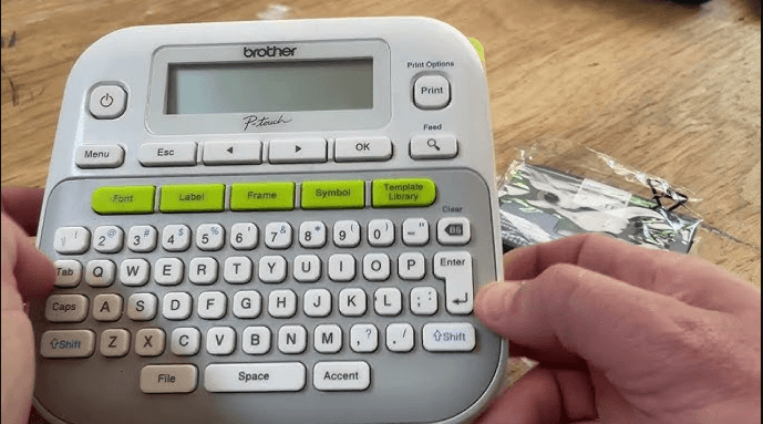 Brother PT-D200 Easy-to-Use Label Maker User Guide Brother PT-D200 Easy-to-Use Label Maker User Guide-feat