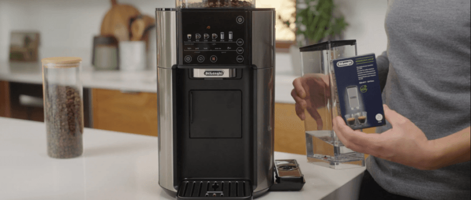 DeLonghi CAM51025 Automatic Coffee Machine-featured