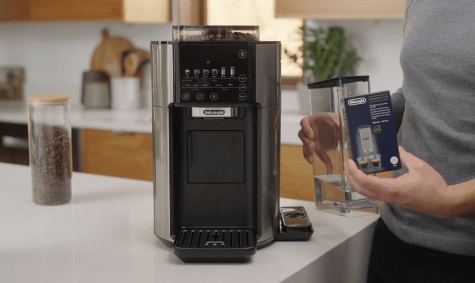 DeLonghi CAM51025 Automatic Coffee Machine-featured