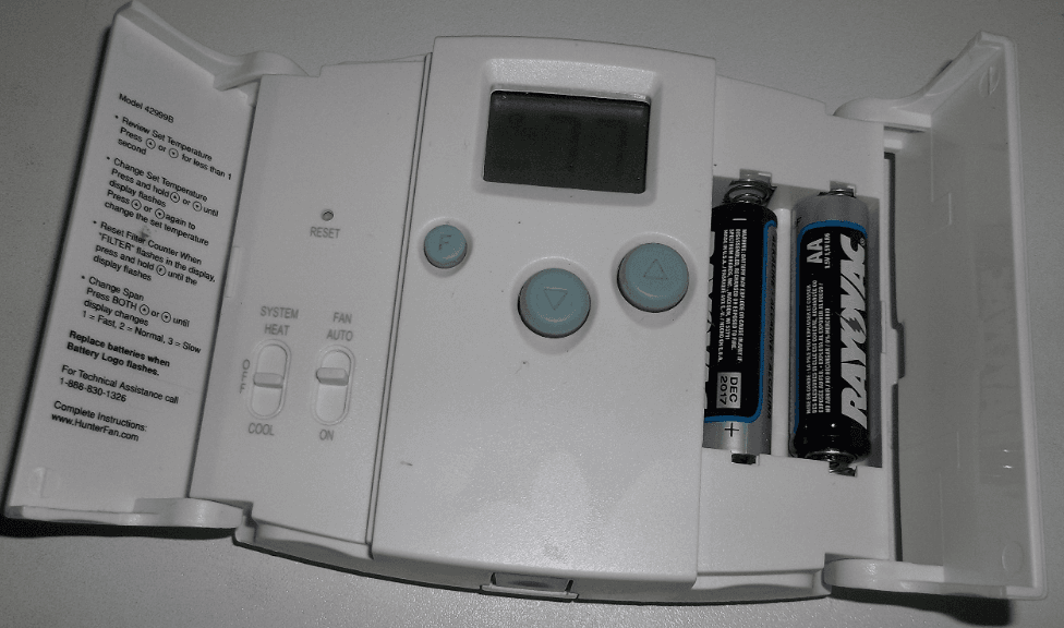 Hunter 44110 Programmable Thermostat User Manual