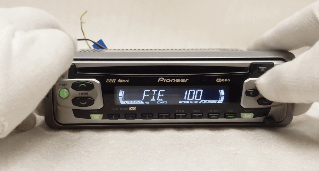 Pioneer DEH-1500 High Power CD Player Installation Manual