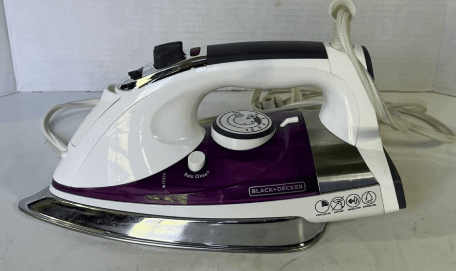 Black and Decker IR1350S Professional Steam Iron User Manual Black and Decker IR1350S Professional Steam Iron User Manual-feat