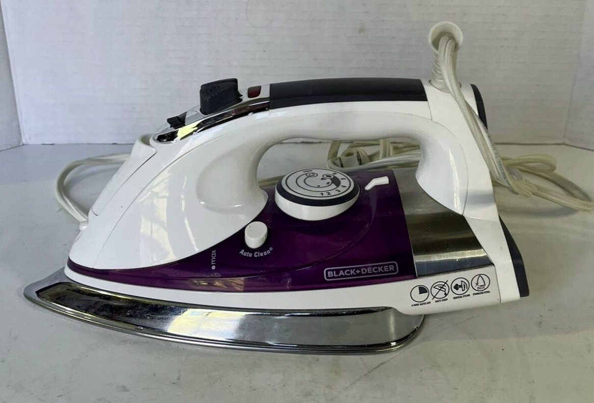 Black and Decker IR1350S Professional Steam Iron User Manual