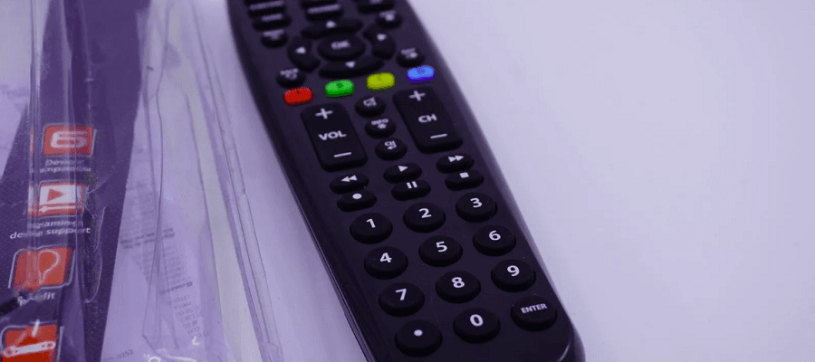 Blackweb BWB17AV002 6-Device Universal Remote User Manual-FEAT