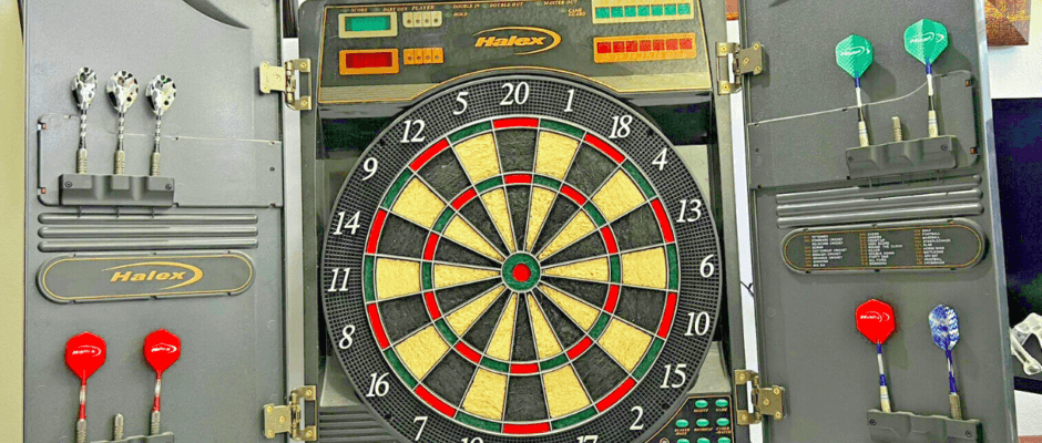 Halex Madison II Electronic Dartboard-feat