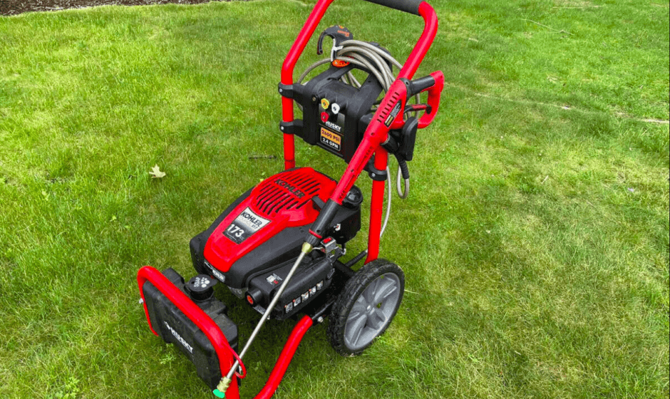 Husky HU80722 Pressure Washer-feat