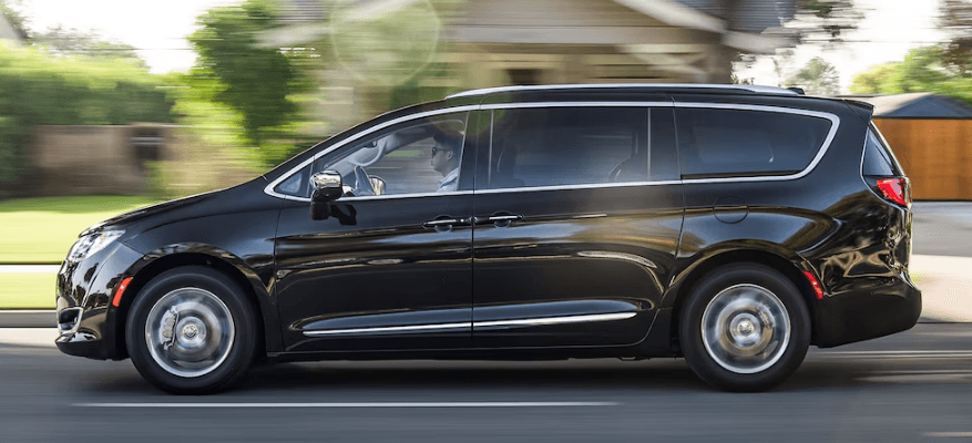 Chrysler Pacifica 2018 AWD Minivan-Featured