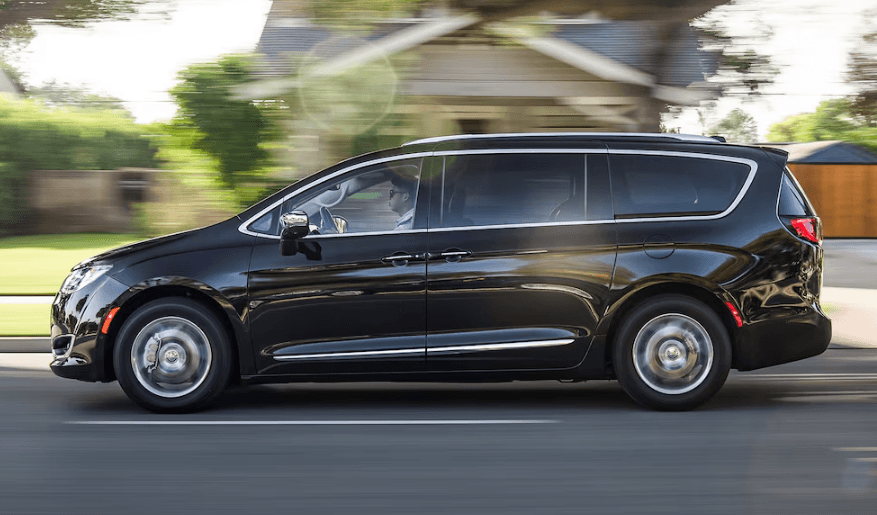 Chrysler Pacifica 2018 AWD Minivan User Manual
