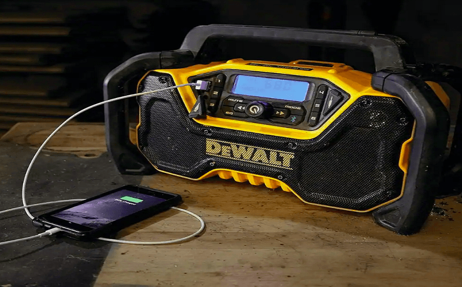 Dewalt DCR028B 12V-20V Bluetooth Radio User Manual | ManualsLibraryy