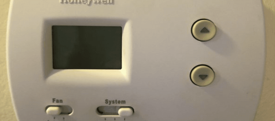 Honeywell PRO TH3000 Series Thermostat Operating Manual Honeywell PRO TH3000 Series Thermostat-feat