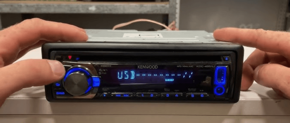 Kenwood KDC-138 CD Player Dash Receiver-featured