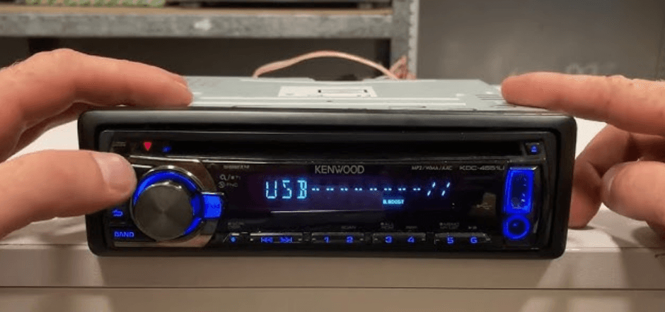 Kenwood KDC-138 CD Player Dash Receiver-featured