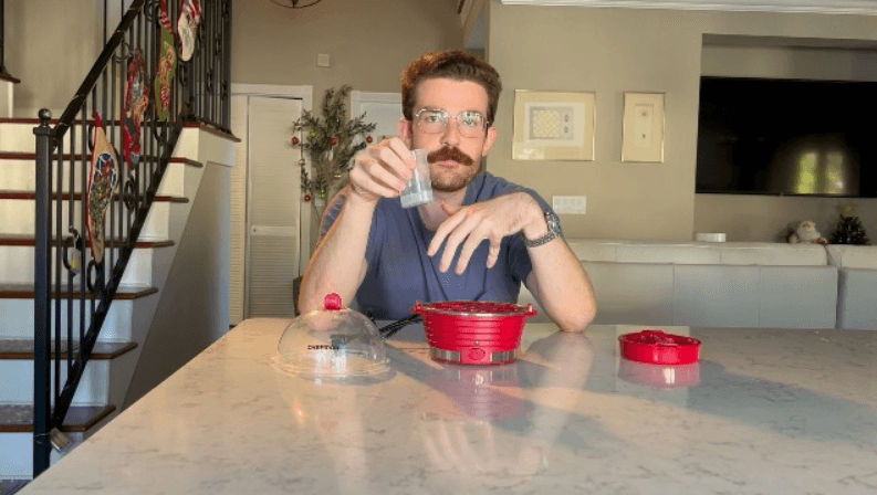 Chefman RJ24-V2 Rapid Electric Egg Cooker Poacher User Manual