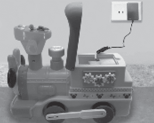 Disney Minnie Mouse 6-Volt Powered Train with Tracks-battery 3