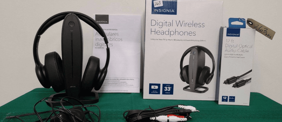 Insignia Noise-Canceling Over-Ear Headphones User Guide Insignia Noise-Canceling Over-Ear Headphones-featured