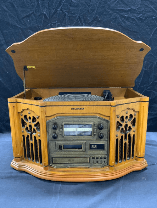 Sylvania SRCD822 Phonograph with Cassette CD Player-product