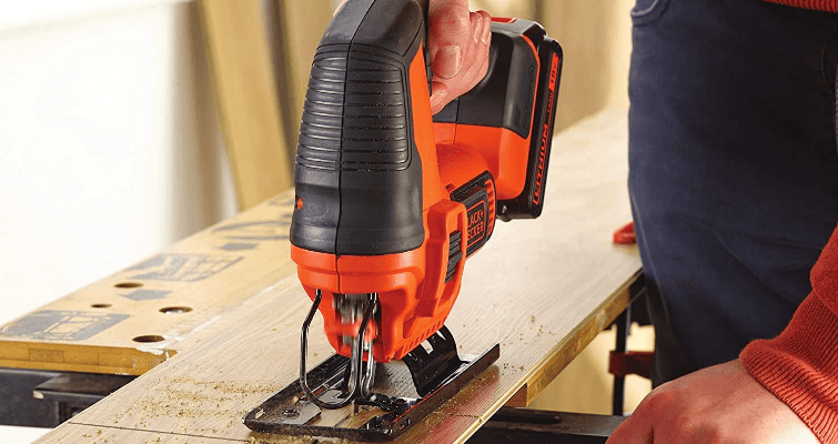 Black Decker Wood Hawk Circular Saw-featured