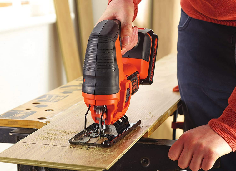 Black Decker Wood Hawk Circular Saw-featured