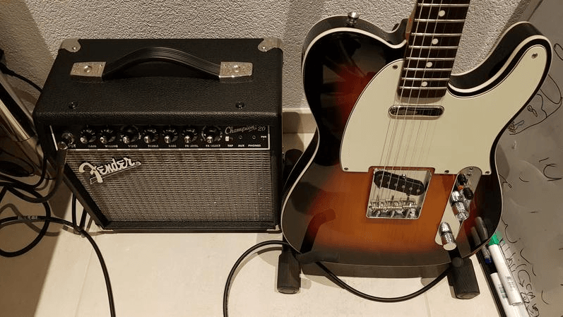 Fender Champion 20 Guitar Amplifier User Manual Fender Champion 20 Guitar Amplifier-featured