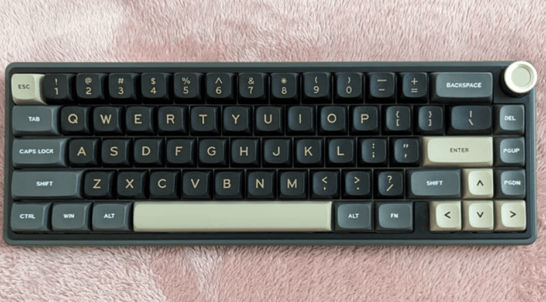 RK ROYAL KLUDGE R65 Wired Gaming Keyboard-featured