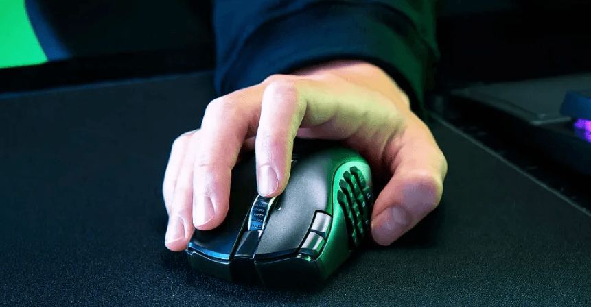 Razer Naga V2 HyperSpeed Wireless Gaming Mouse User Manual