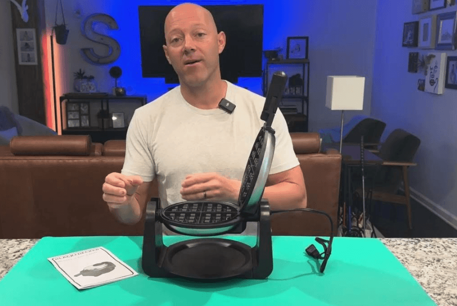 BLACK DECKER WM1404S Flip Waffle Maker Use and Care Manual