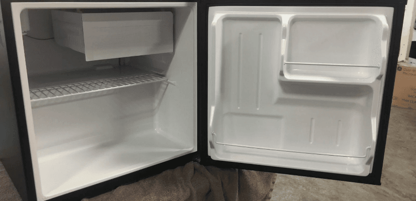 Black and Decker BCFA27B Compact Refrigerator-featured