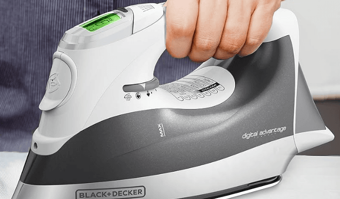 Black and Decker D2030 Iron User Manual Black and Decker D2030 Iron-featured