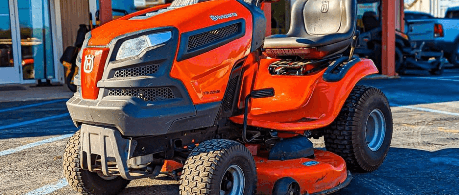 Husqvarna YTH22V46 Lawn Mower-featured