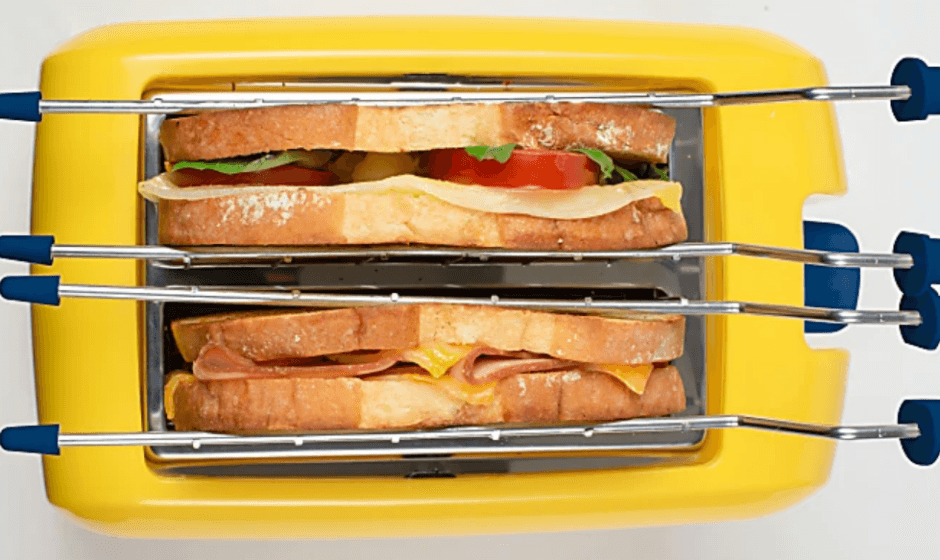 Nostalgia GCT2 Deluxe Grilled Cheese Sandwich Toaster-featured