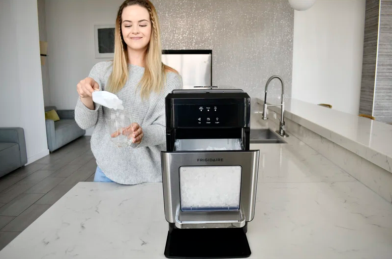 Frigidaire EFIC237 Countertop Nugget Ice Maker User Manual