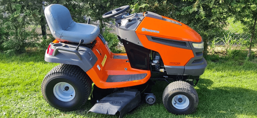 Husqvarna YTH150 Lawn Mower-featured
