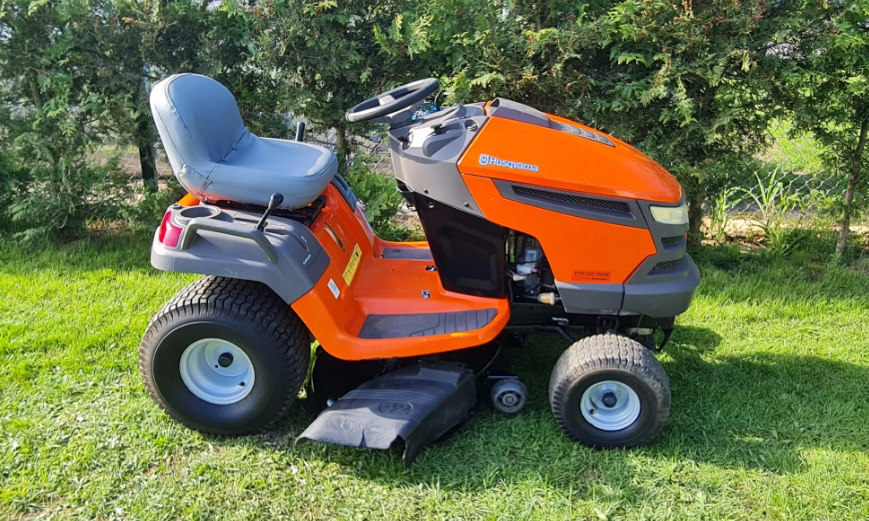 Husqvarna YTH150 Lawn Mower User Manual