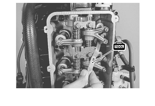 Suzuki DF-25 Outboard Motor38