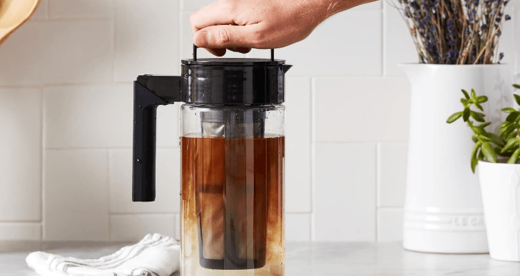 Takeya Patented Deluxe Cold Brew Coffee Maker-featured