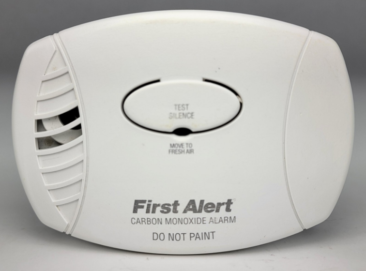 First Alert CO606 Plug-In Carbon Monoxide Alarm-featured