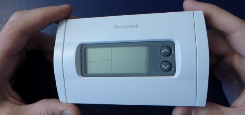 Honeywell RTH2310B Programmable Thermostat-featured