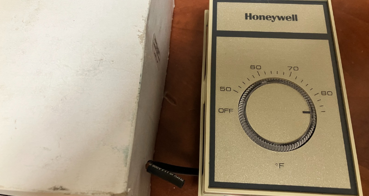 Honeywell T651A Line-Voltage Thermostat User Guide Honeywell T651A Line-Voltage Thermostat-featured