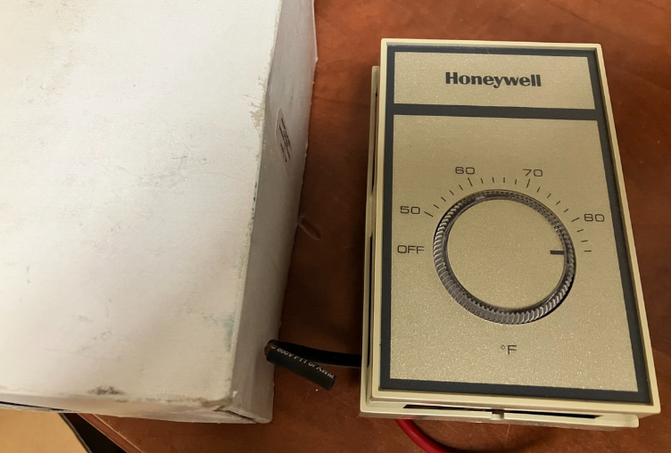 Honeywell T651A Line-Voltage Thermostat User Guide