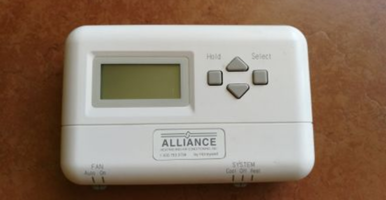 Honeywell T8001C Programmable Thermostat-featured