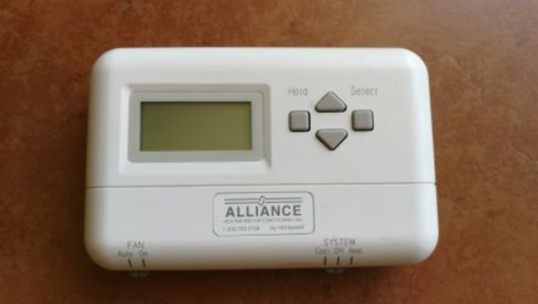 Honeywell T8001C Programmable Thermostat User Manual