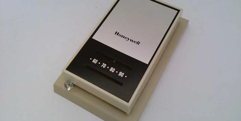 Honeywell T822D Heating-Cooling Thermostat-featured