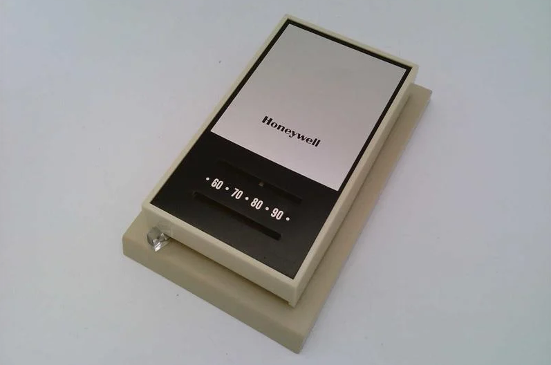 Honeywell T822D Heating-Cooling Thermostat User Guide