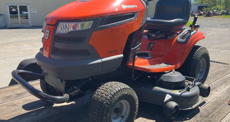 Husqvarna YTH2348 Lawn Mower-featured