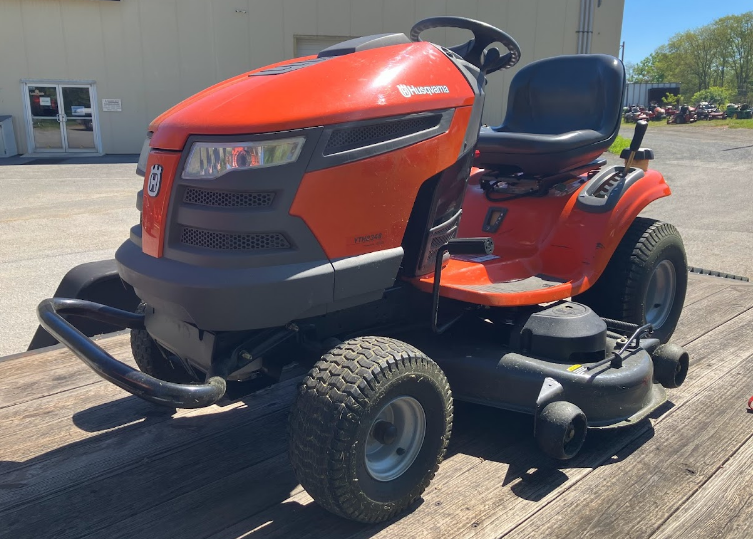 Husqvarna YTH2348 Lawn Mower User Manual