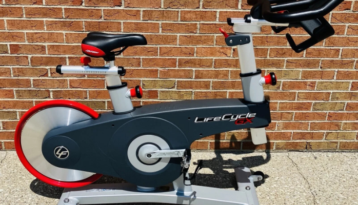 Life Fitness LC-5500R Recumbent Exercise Bike -featured