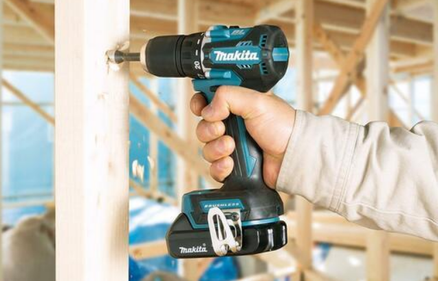 Makita 6221D Cordless Driver Drill User Manual
